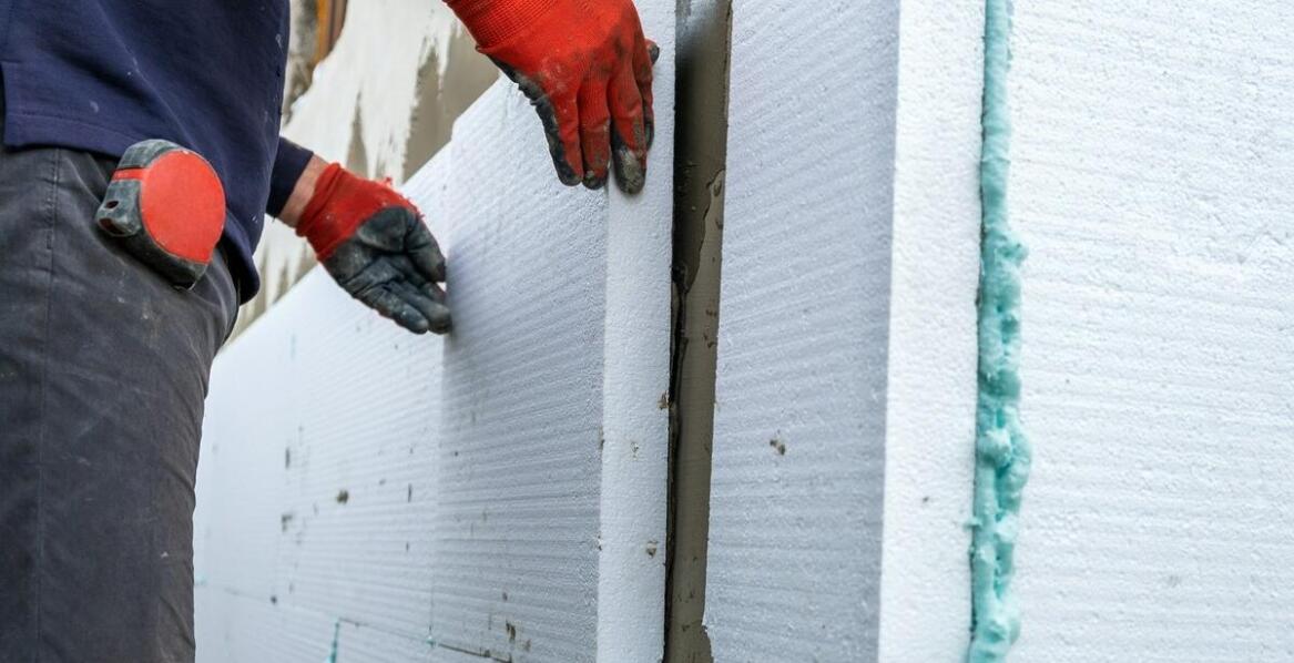 Wybór odpowiedniej masy styropianowej – kluczowe czynniki decyzyjne