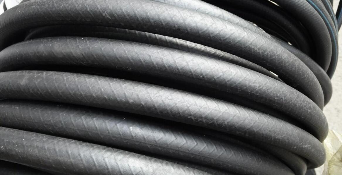 Kluczowe właściwości węży gumowych, które wpływają na ich wydajność