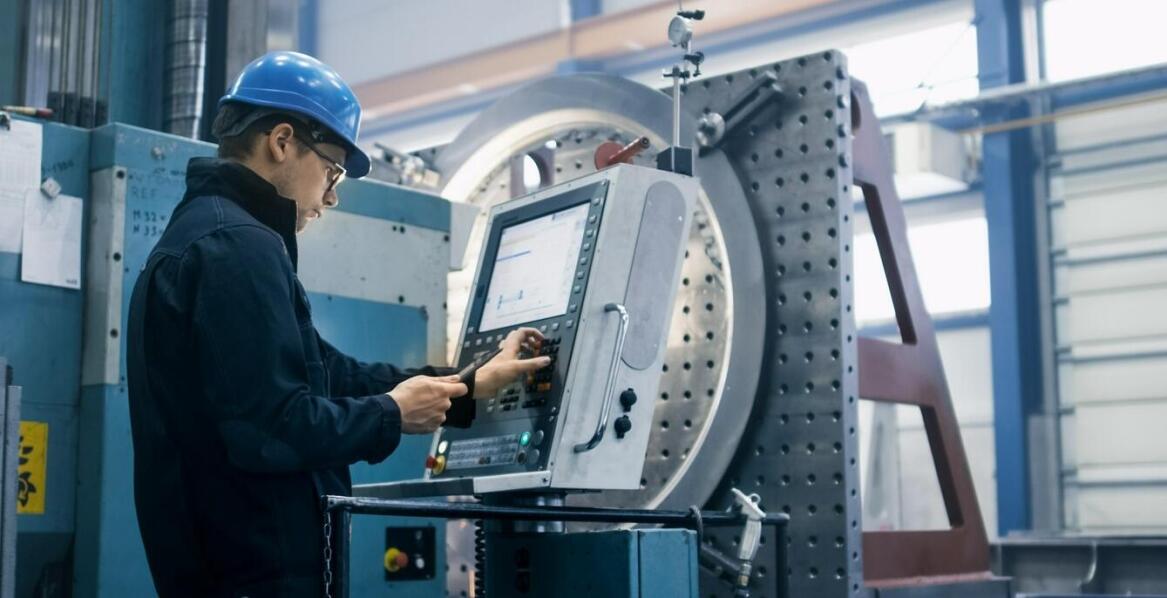 Dlaczego warto inwestować w serwisowanie maszyn Fanuc?