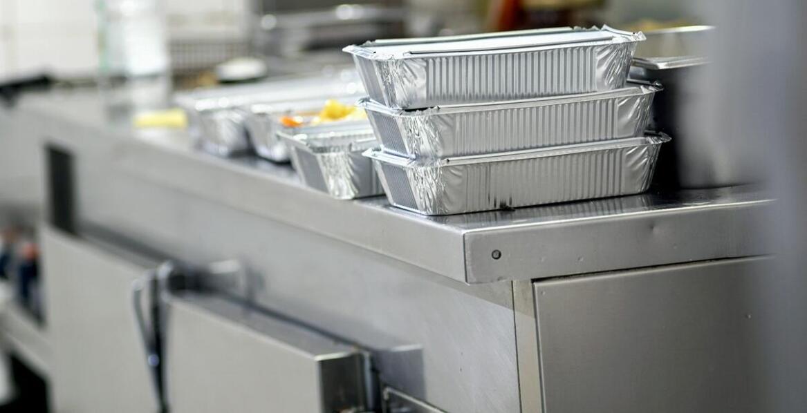 Jak certyfikaty Narodowego Instytutu Higieny wpływają na wybór mebli nierdzewnych?