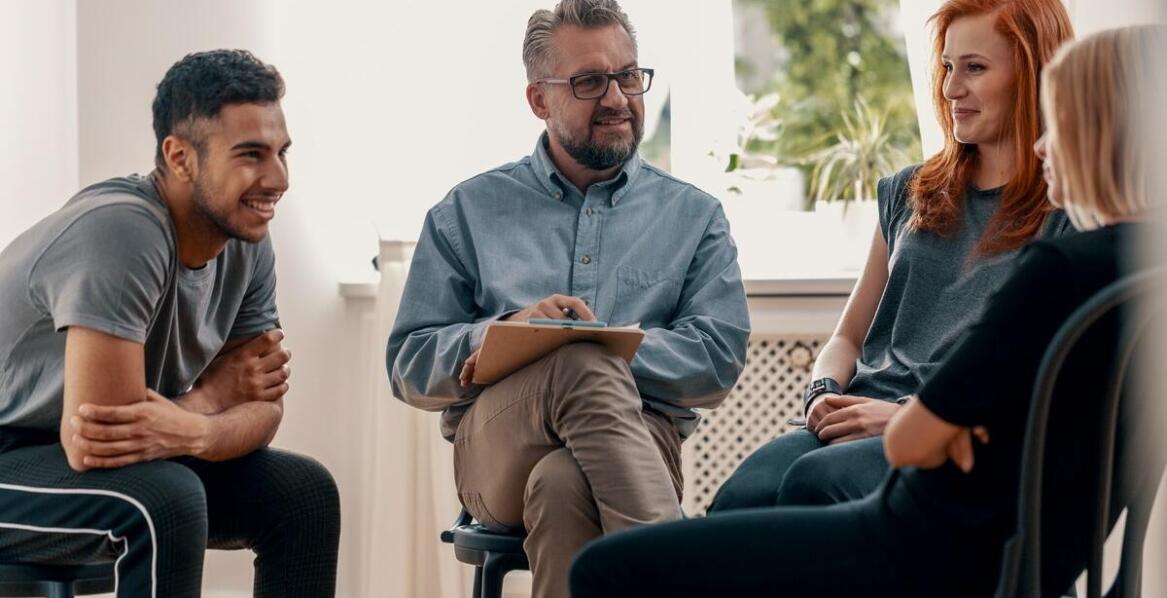 Jak poradnia uzależnień może pomóc bliskim uzależnionego?