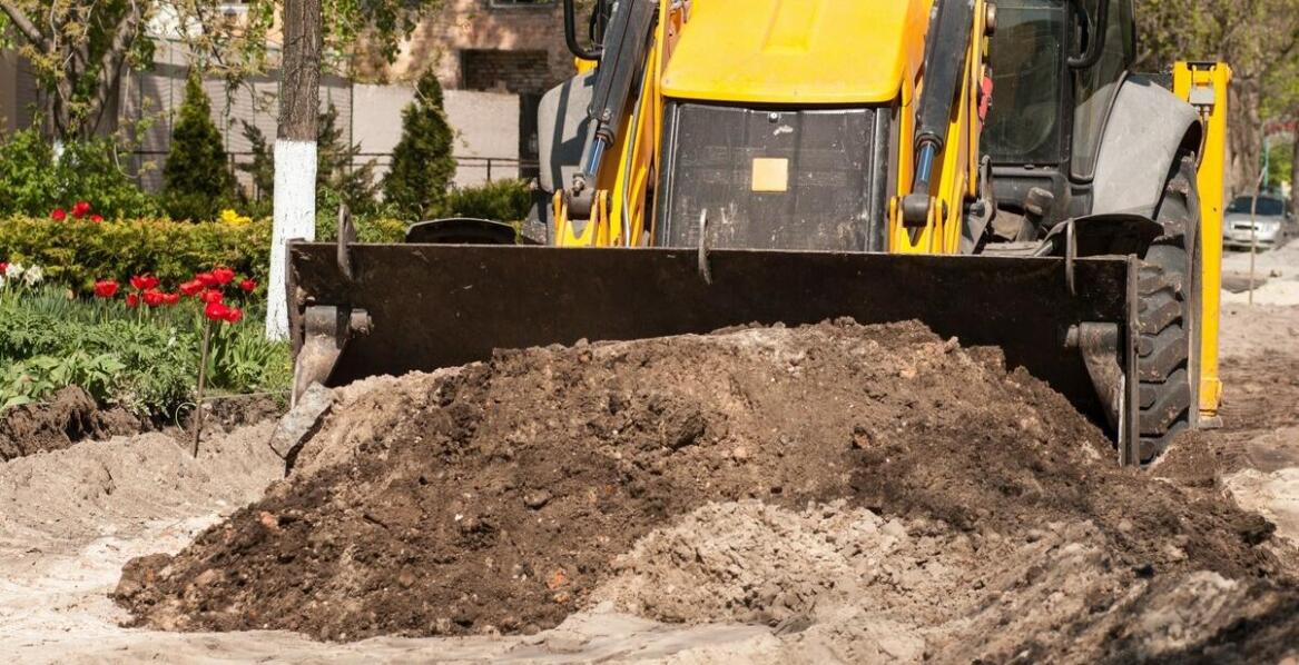 Jakie są zalety posiadania koparko-ładowarki JCB w flocie maszyn budowlanych?