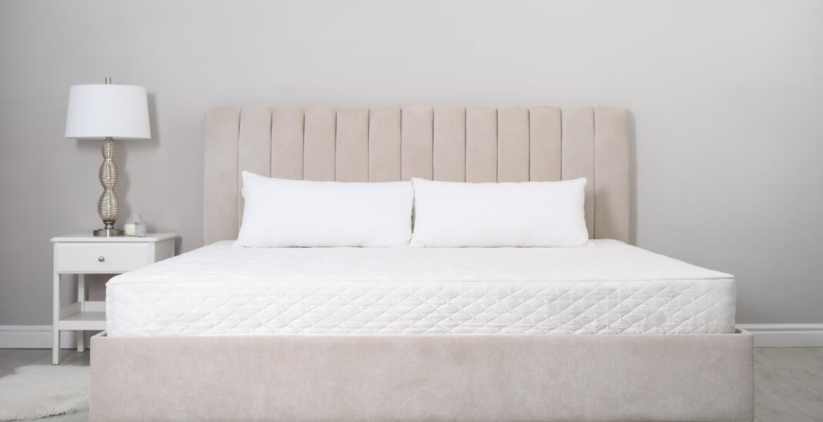 Materace do łóżek tapicerowanych – co warto wiedzieć?