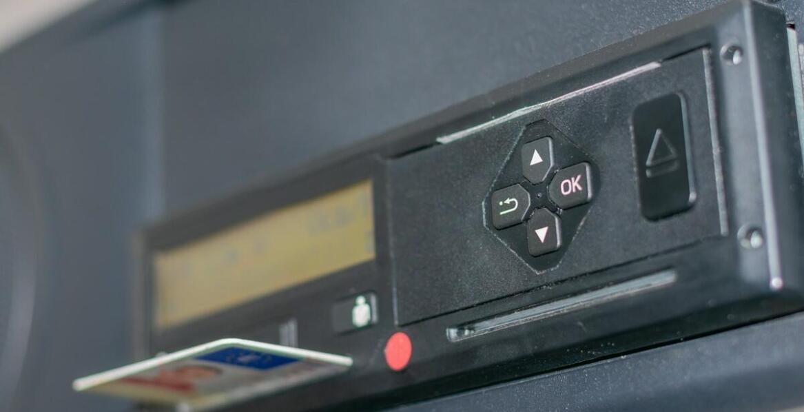 Jakie są różnice między tradycyjnymi a nowoczesnymi automatami do sprzedaży biletów?