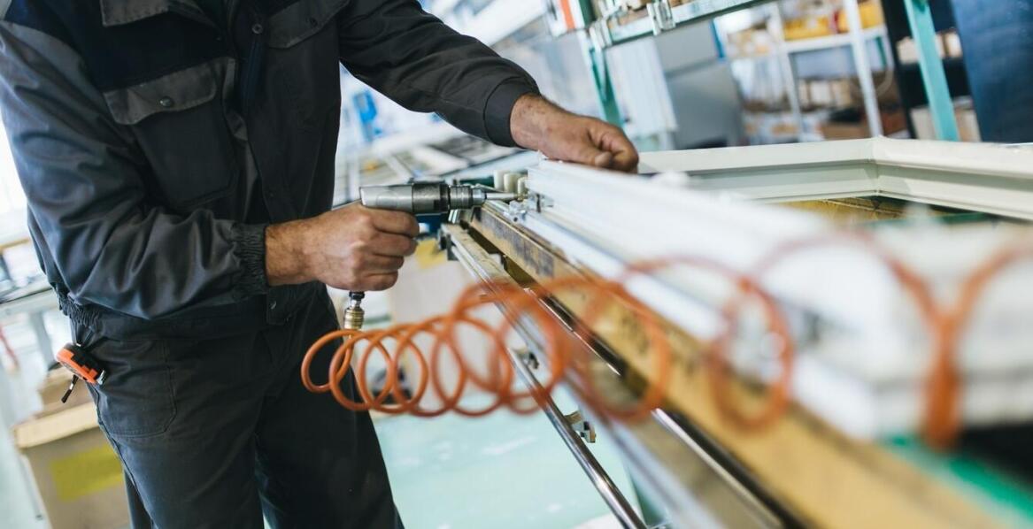 Jak obciąć drzwi harmonijkowe, aby pasowały do nowego układu pomieszczenia?