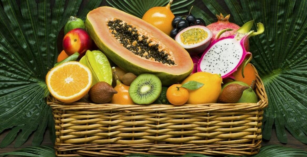 Dlaczego warto wybierać zestawy owocowe jako prezent dla bliskich?