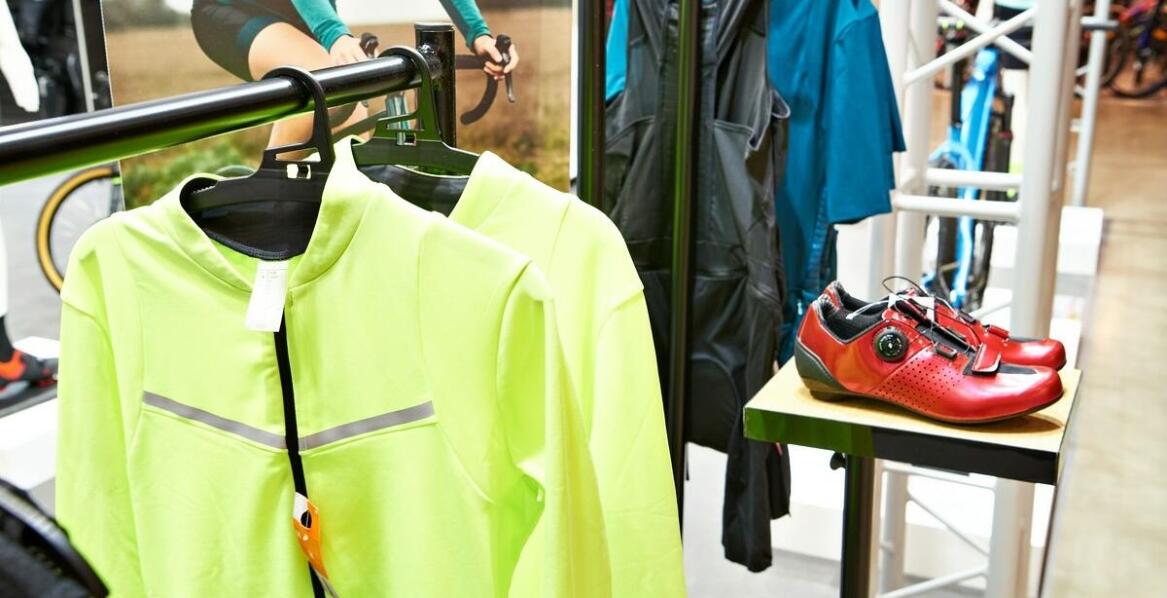 Jakie wyposażenie dla pływaków oferuje tri center sklep?