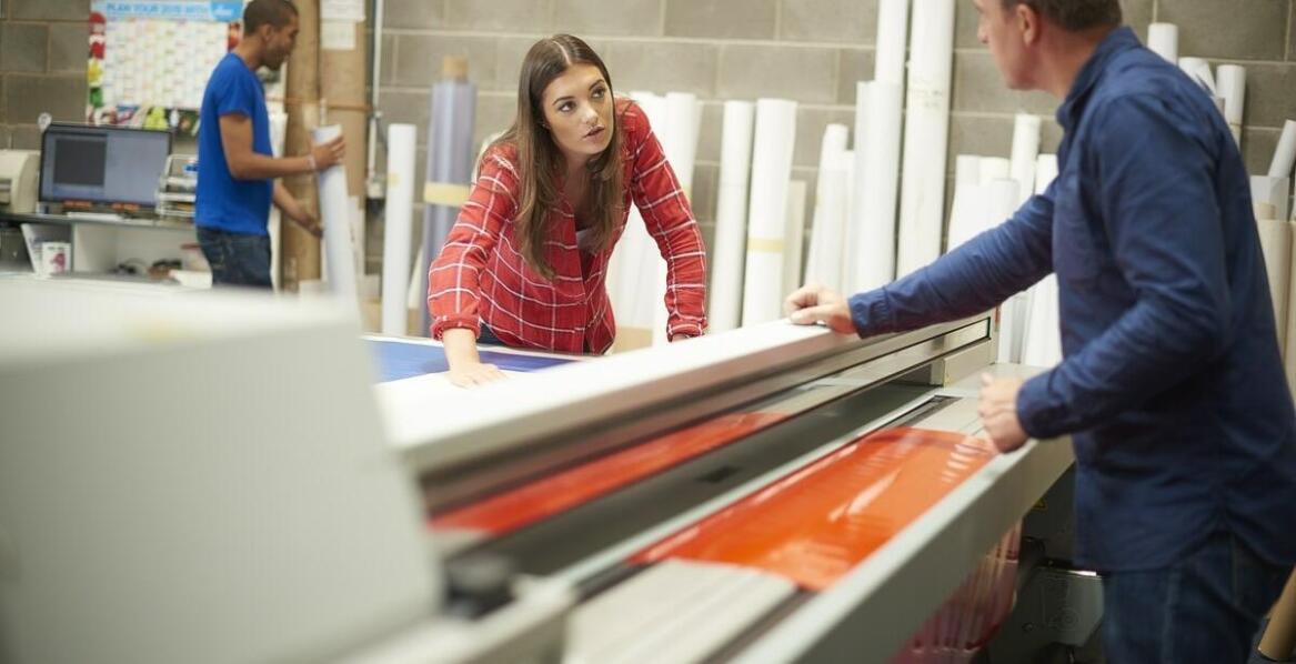 Jakie korzyści przynosi druk wielkoformatowy dla branży eventowej we Wrocławiu?