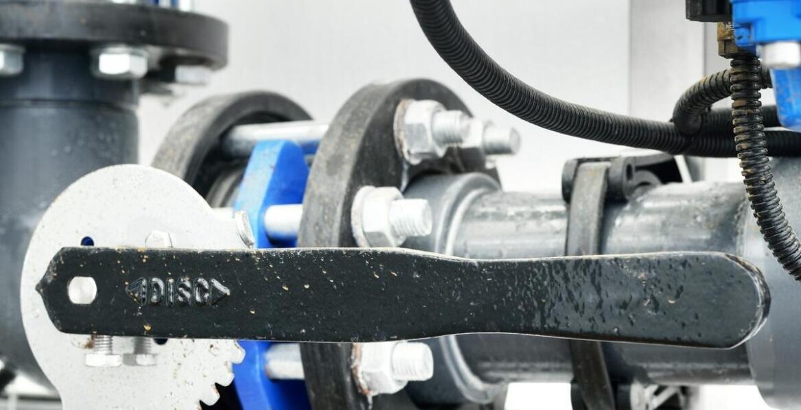Jakie są najczęstsze problemy związane z użytkowaniem krat mechanicznych?