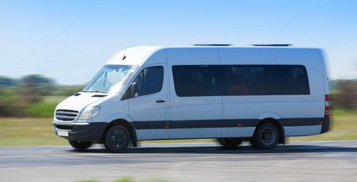 Tani przewóz osób na wydarzenia kulturalne – jak zapewnić komfort gościom?