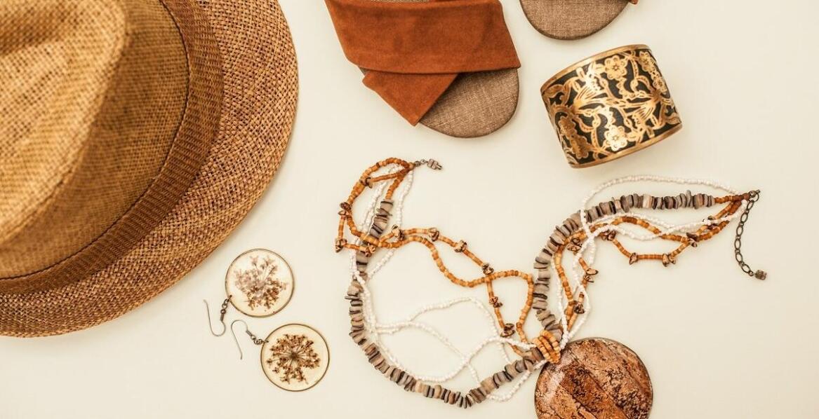 Akcesoria modowe zgodne z aktualnymi trendami – przegląd najnowszych inspiracji