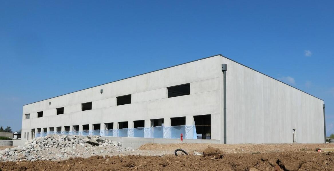 Rola innowacyjnych systemów logistycznych w halach produkcyjnych – co warto wdrożyć?