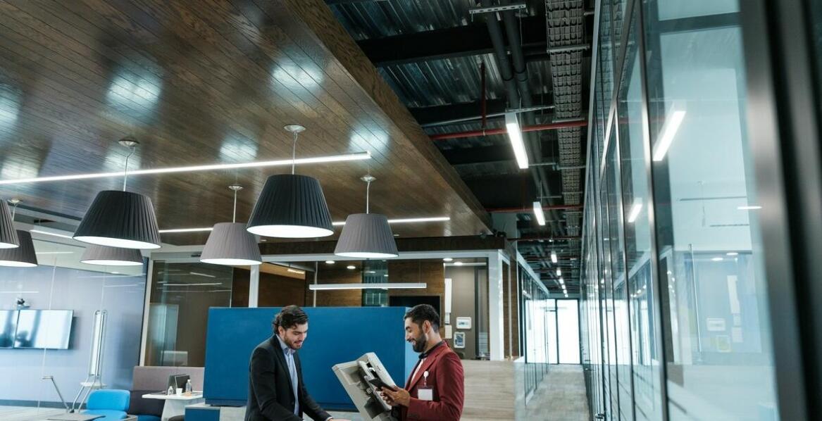 Szafki basenowe HPL – kluczowe aspekty ich projektowania i funkcjonalności