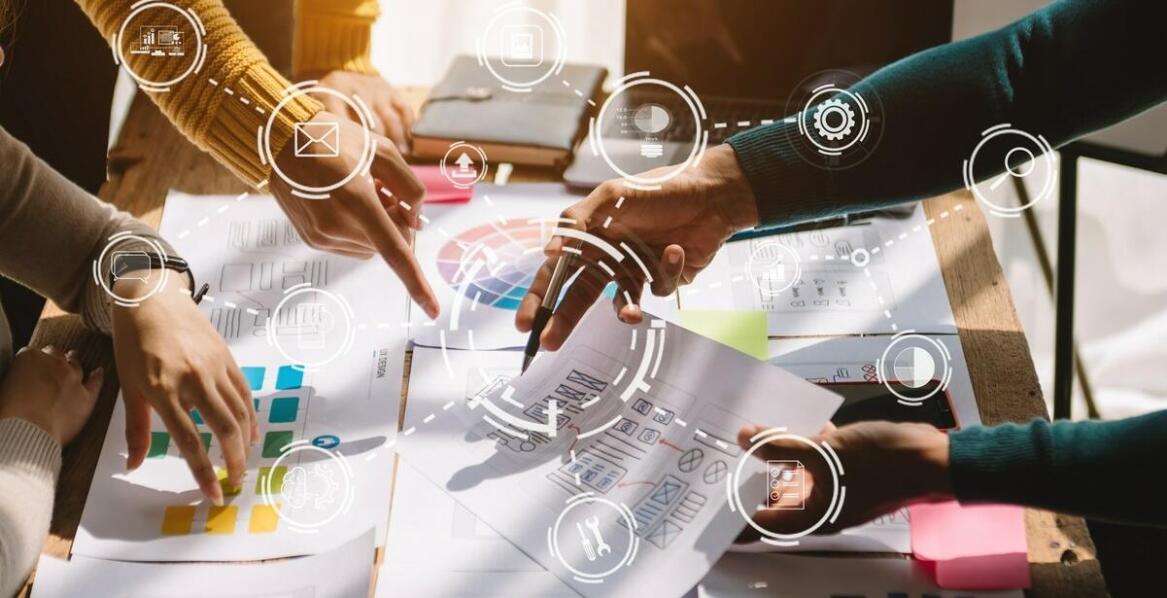 Jakie funkcje Worda wspierają tworzenie atrakcyjnego spisu wykresów?