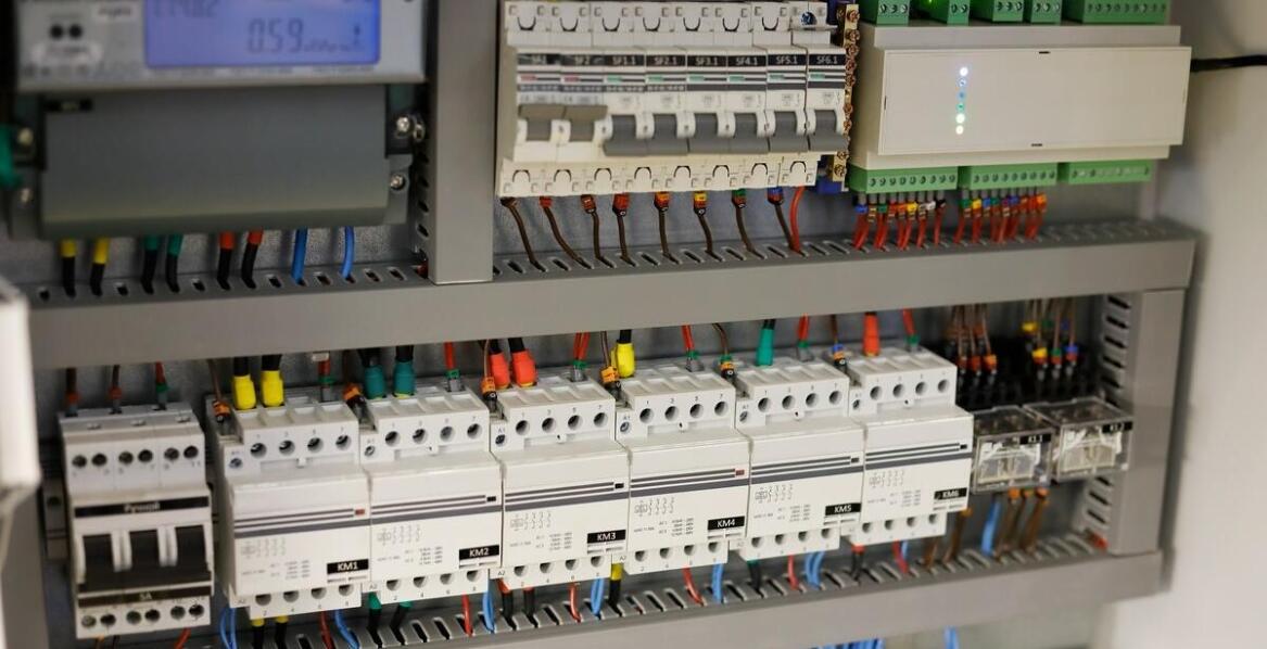 Nowoczesne technologie w produkcji przekaźników elektromagnetycznych: innowacje i trendy