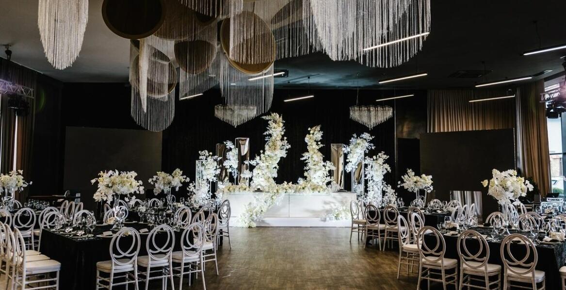 Dlaczego warto zorganizować imprezę w eleganckim otoczeniu restauracji?