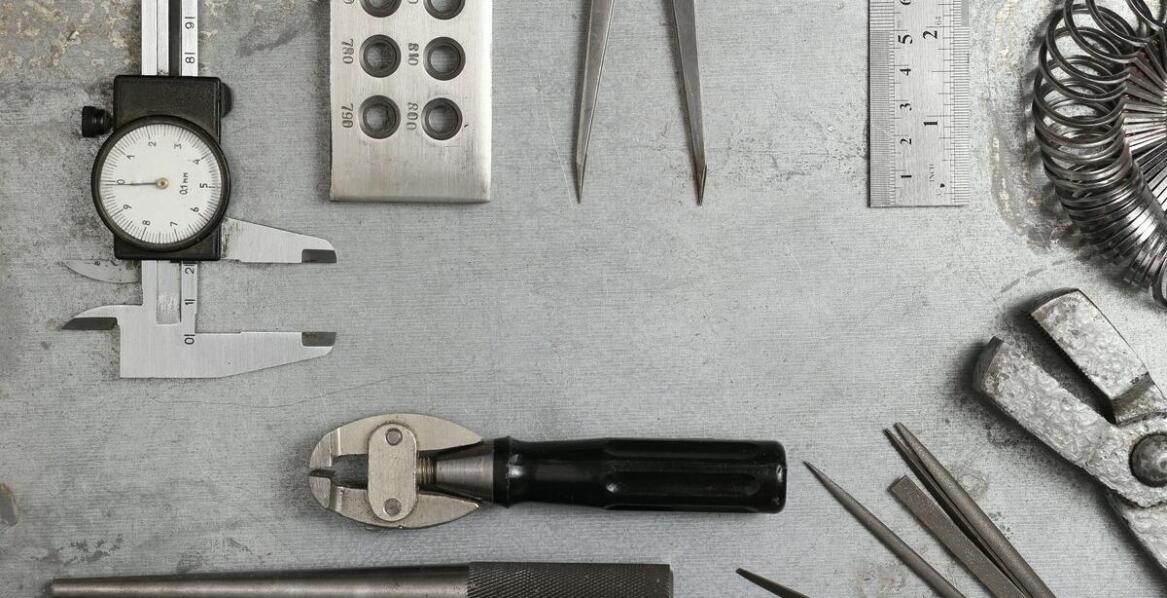 Rola narzędzi dla profesjonalistów w obróbce aluminium i PVC