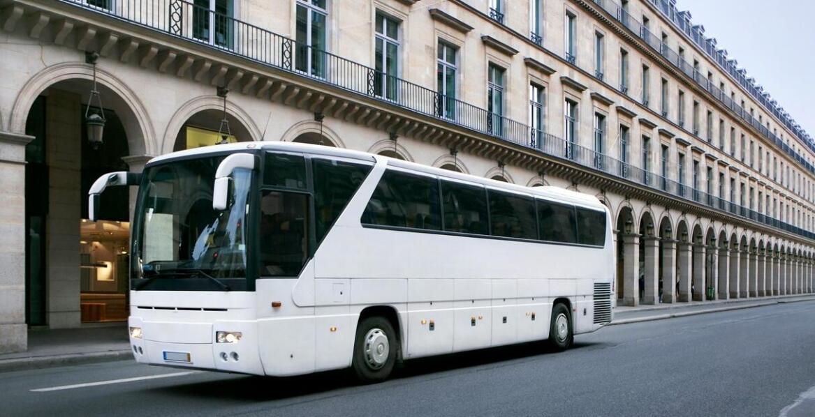 Przewóz osób na wyjazdy integracyjne - jak zadbać o dobrą atmosferę?