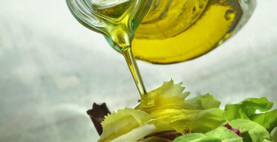 Jakie korzyści dla firm gastronomicznych niesie skup oleju posmażalniczego?