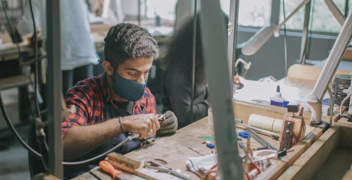 Personalizacja grawerunków w przestrzeni miejskiej – jakie są możliwości?