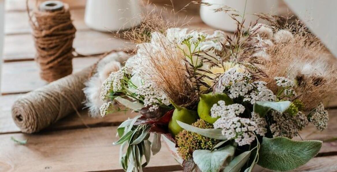 Świąteczne trendy w dekoracjach florystycznych z użyciem siatek