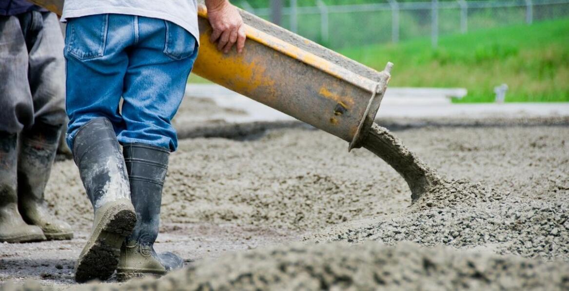 Jakie są zalety wylewek maszynowych miksokretem?