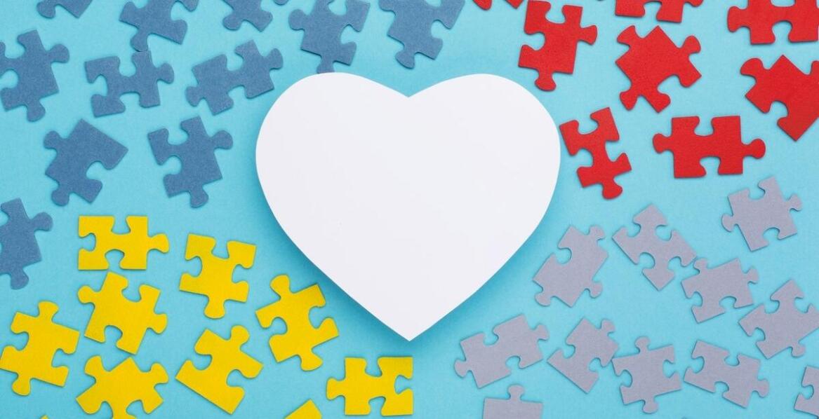 Jakie motywy codziennych przedmiotów można znaleźć w puzzlach drewnianych?