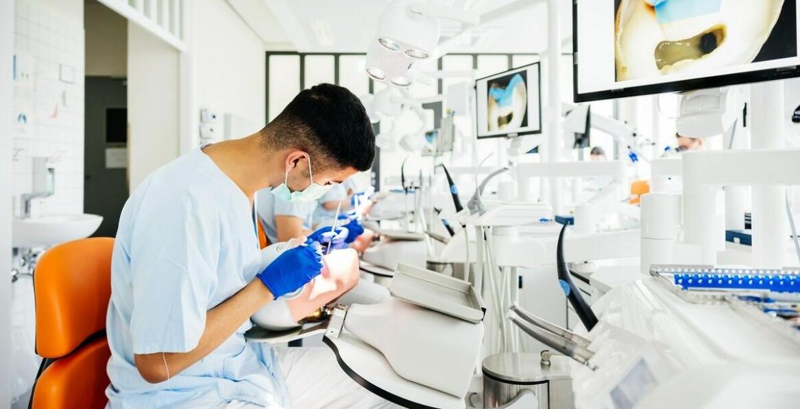 Czy możliwe jest wstawienie wszystkich zębów w jeden dzień?