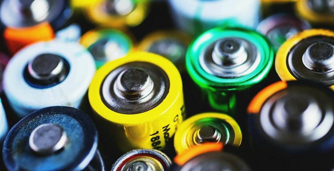 Jakie cechy powinien mieć dobry akumulator do wagi elektronicznej?