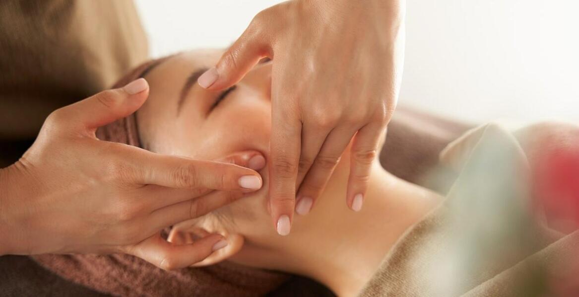 Jakie są najnowsze trendy w zabiegach liftingujących twarz?