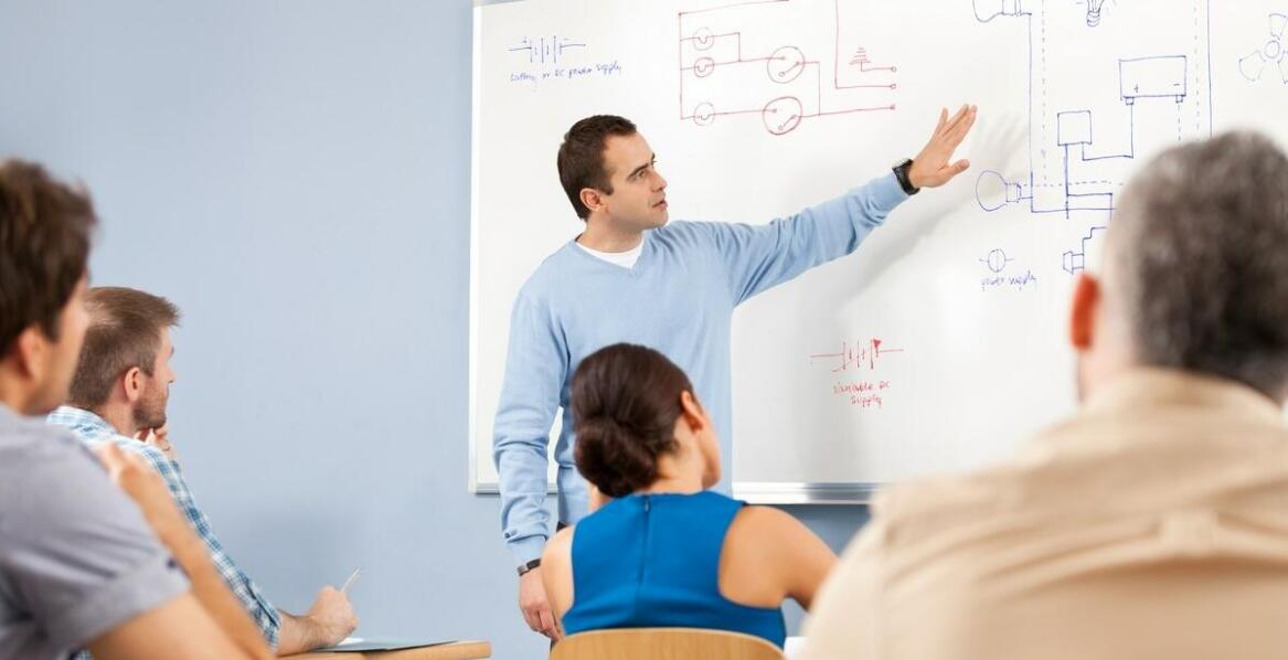 Szkolenia i egzaminy dla operatorów UTB – jak wygląda ścieżka kwalifikacyjna?