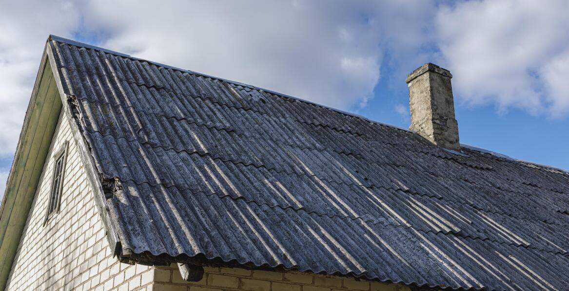 Co wpływa na ostateczny koszt demontażu eternitu w budynkach mieszkalnych?