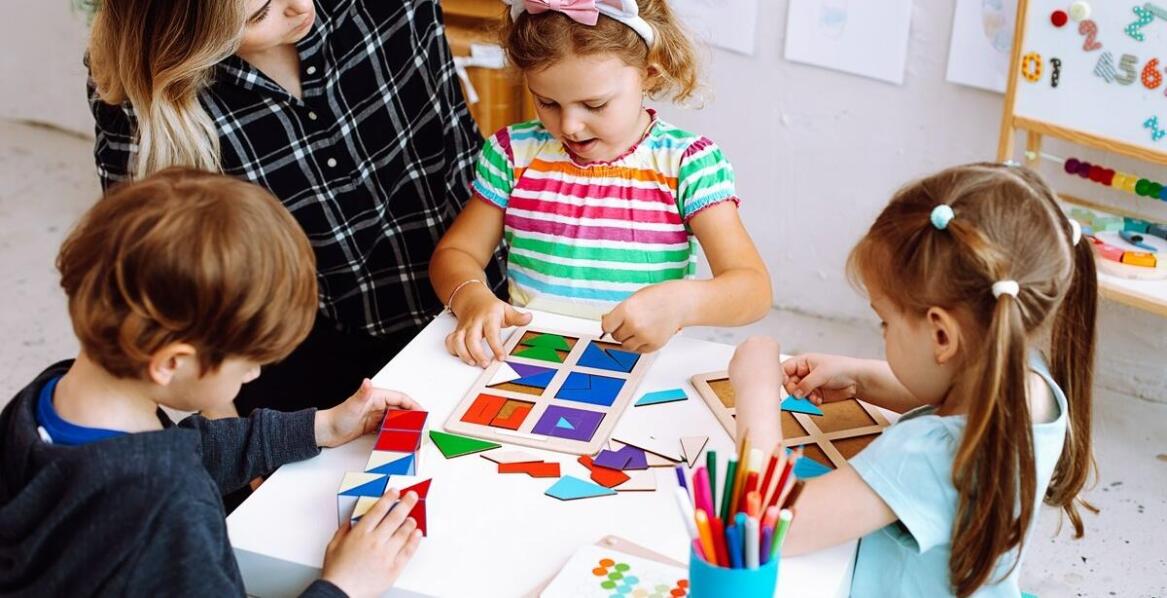 Proste gry karciane dla dzieci – jak wpływają na rozwój pamięci?