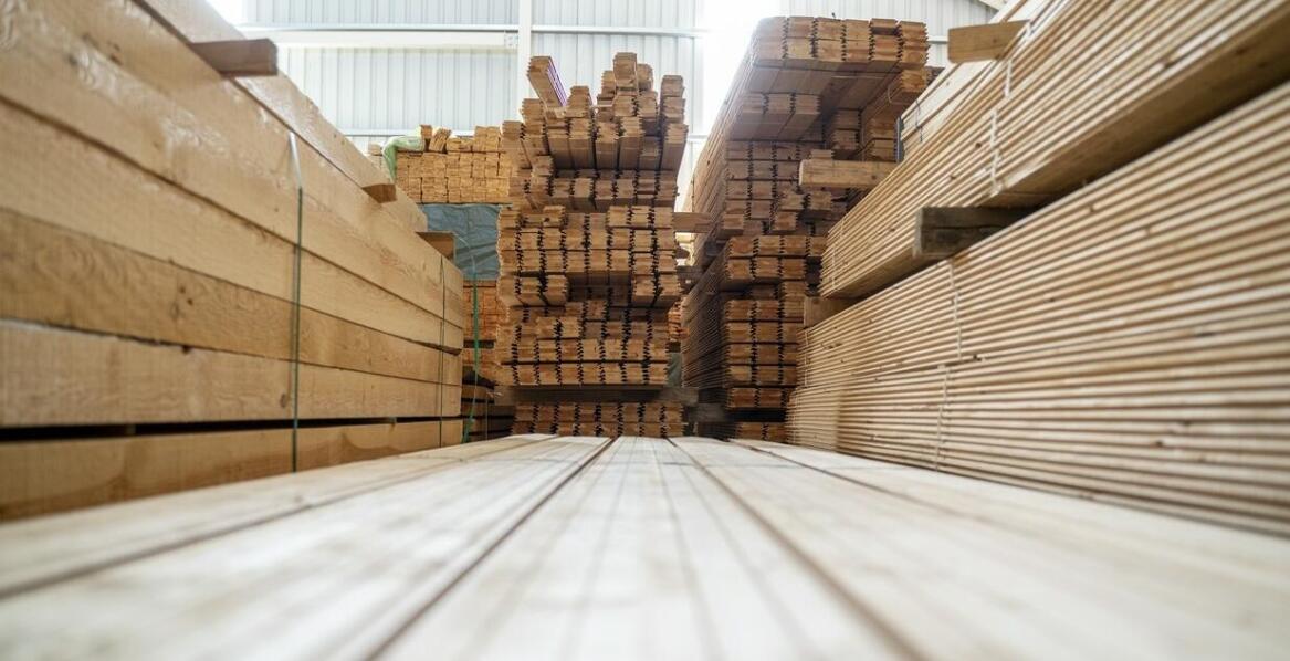 W jaki sposób tartak Ostrowiec Świętokrzyski dostarcza wysokiej jakości materiały budowlane?