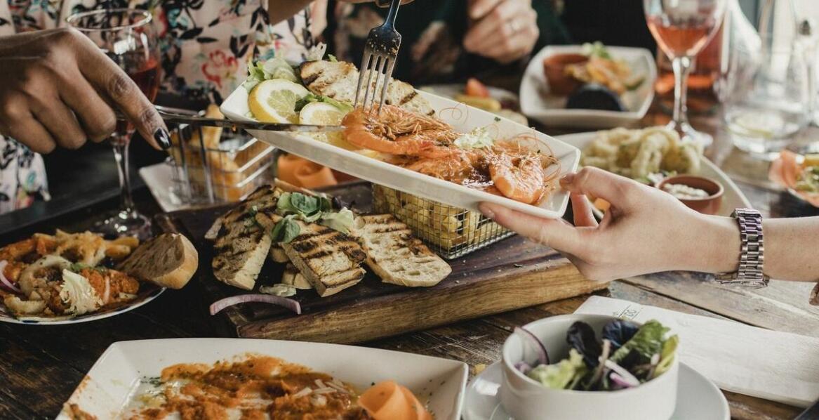 Jakie są zalety korzystania z sezonowego menu w Restauracji Jasło?