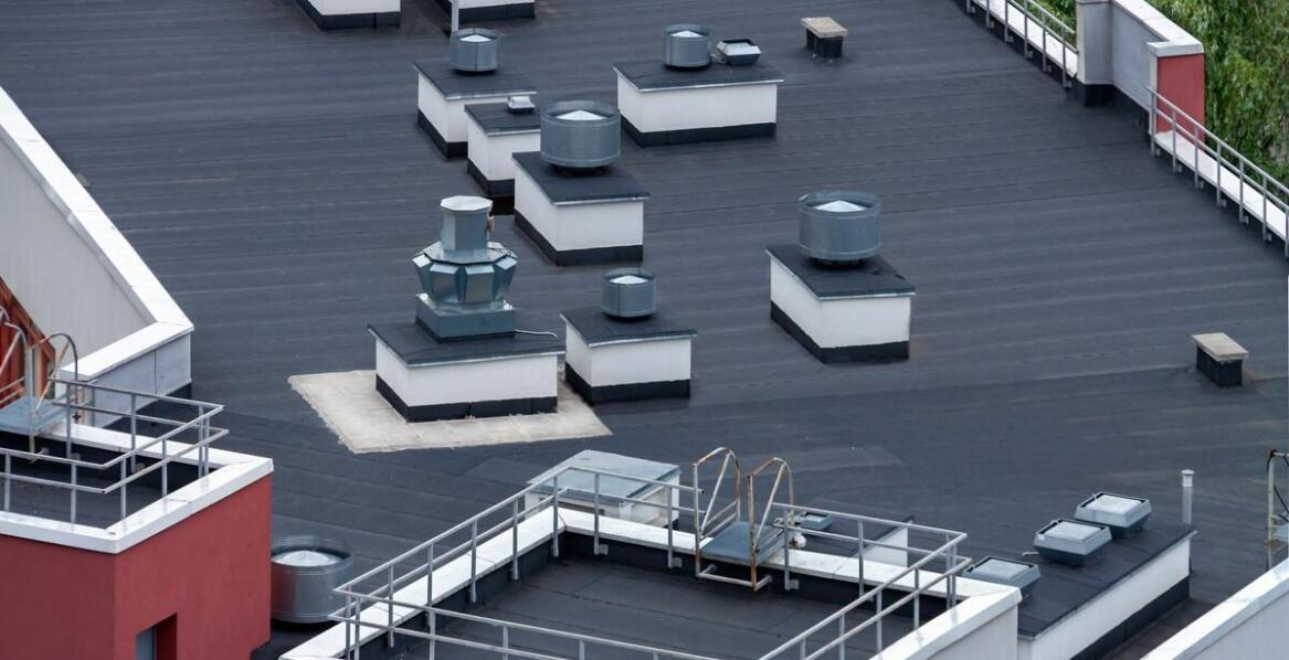 Co wpływa na trwałość pomalowanego dachu?