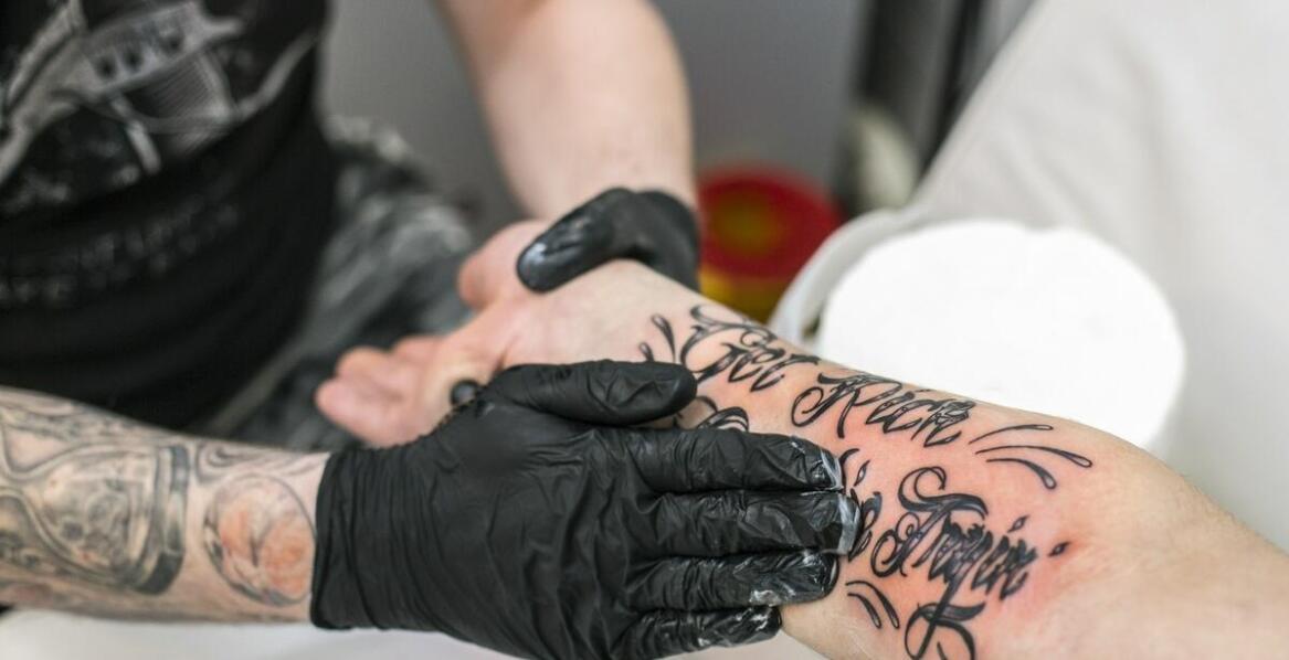 Znaczenie tatuażu 420 w subkulturach młodzieżowych