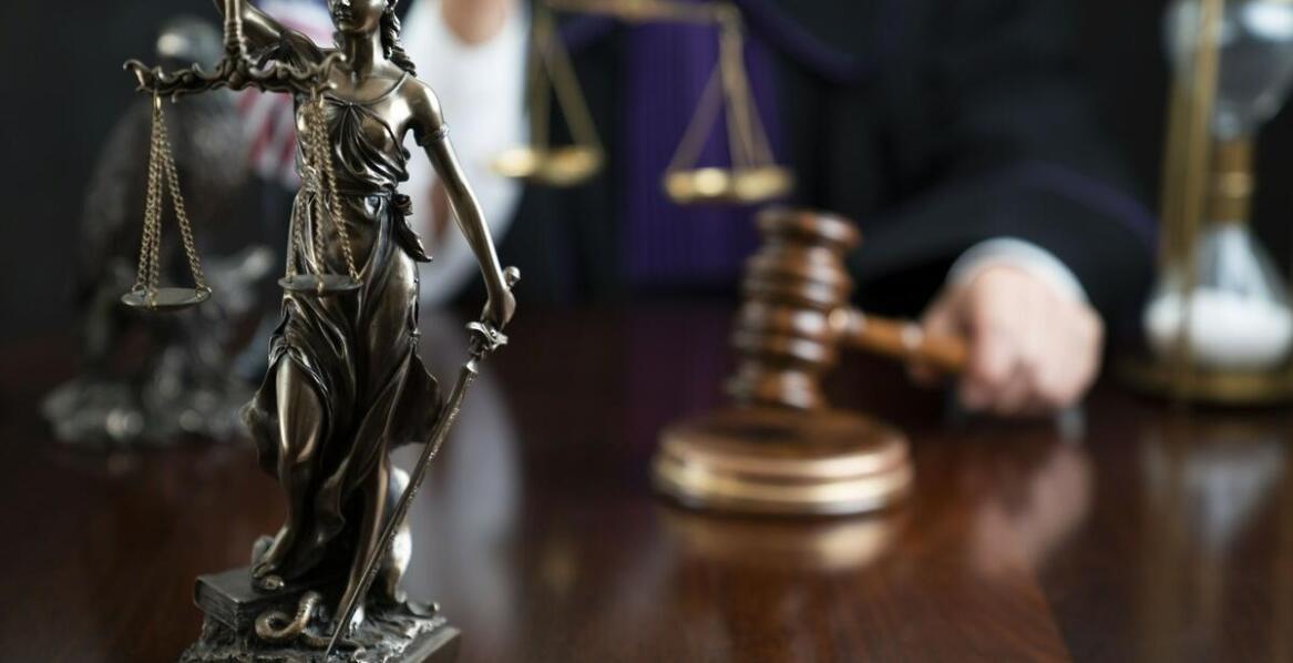 Jakie są etapy procesu cywilnego i jak adwokat może pomóc na każdym z nich?