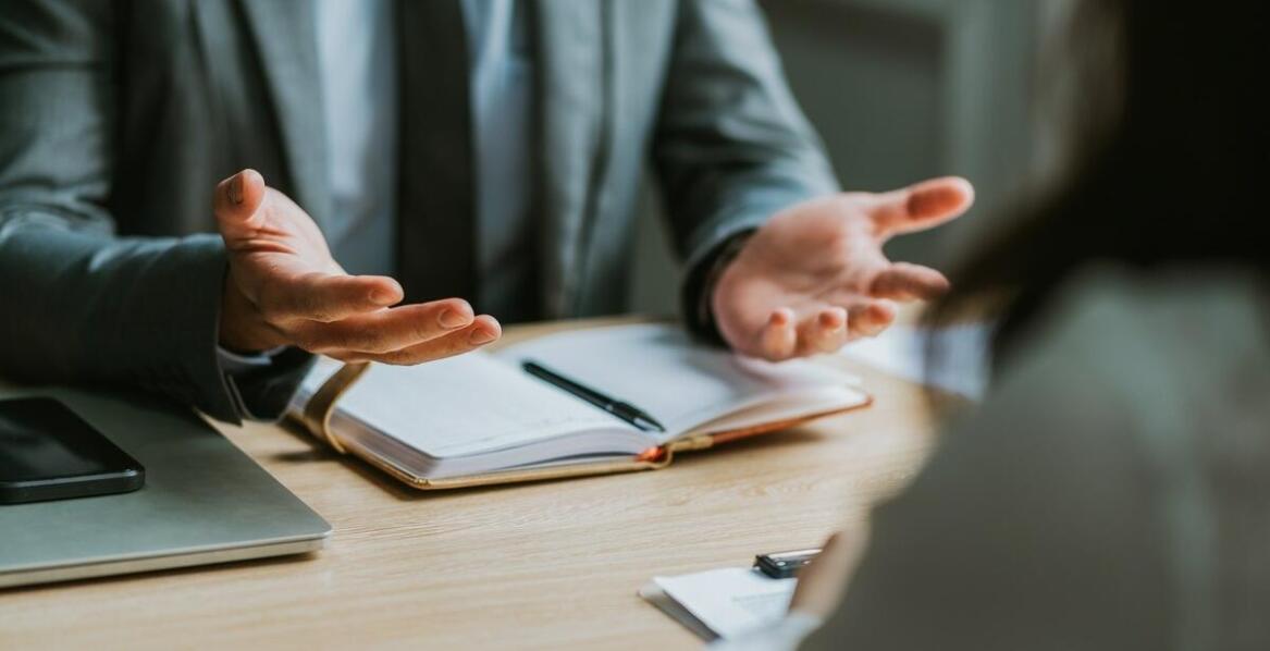 Rola radcy prawnego w sporządzaniu i analizie umów o pracę