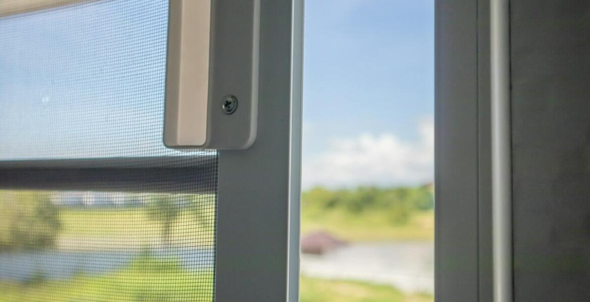 Różne rodzaje moskitier – które sprawdzą się w Twoim domu?