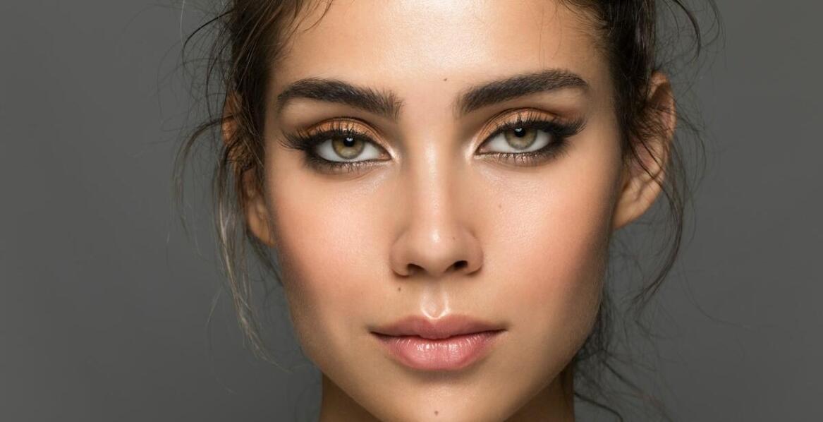 Wpływ makijażu permanentnego na pewność siebie klientek – historie sukcesu