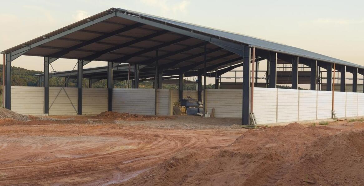 Wybór odpowiednich wentylatorów do obory – na co zwrócić uwagę?