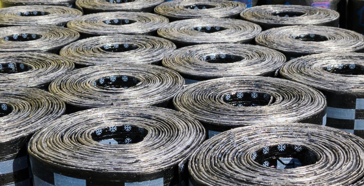 Jakie akcesoria uzupełniające warto mieć przy sprzedaży papy?