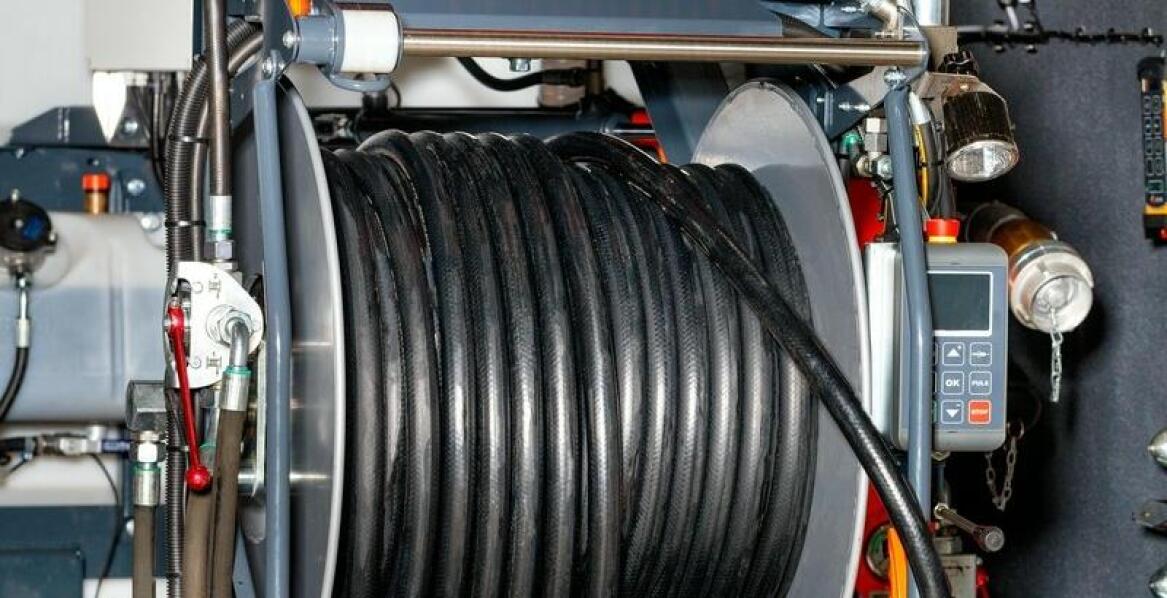 Jak wynajem myjek ciśnieniowych może zrewolucjonizować sprzątanie dużych powierzchni?