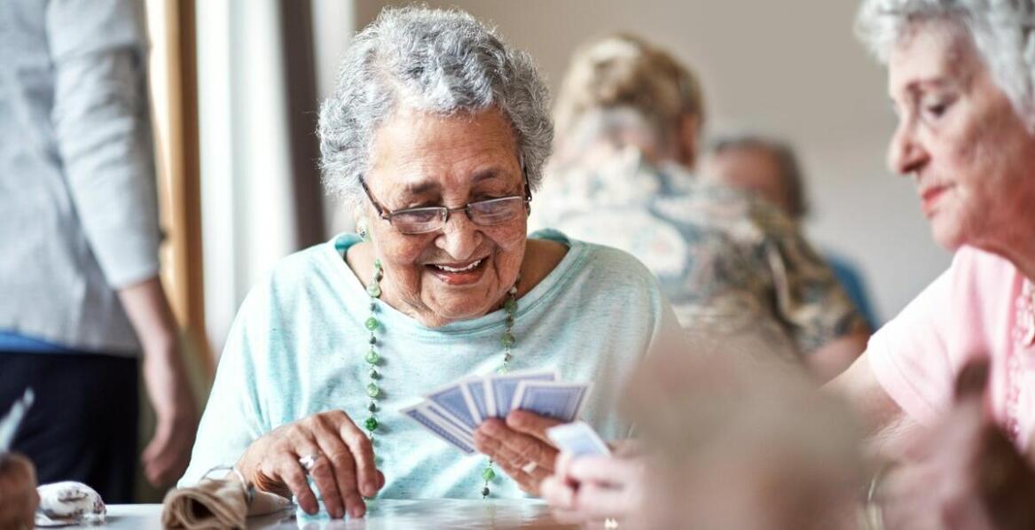 Jakie programy terapeutyczne oferuje dom spokojnej starości pomorskie dla seniorów z demencją?