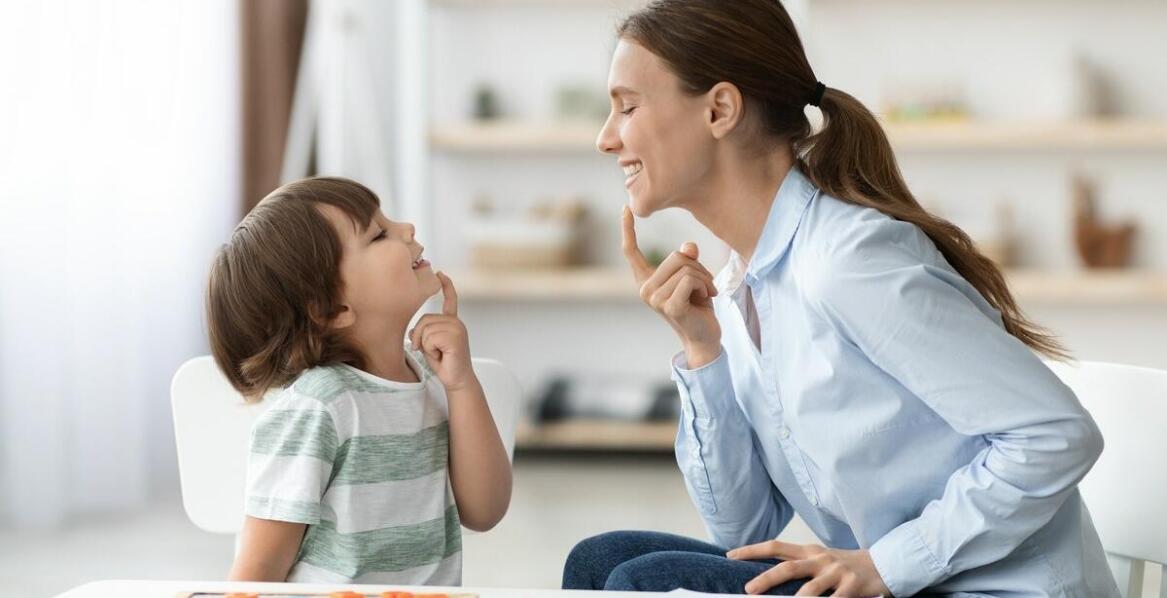 Jak przedszkole integruje profilaktykę logopedyczną w codzienne zajęcia?