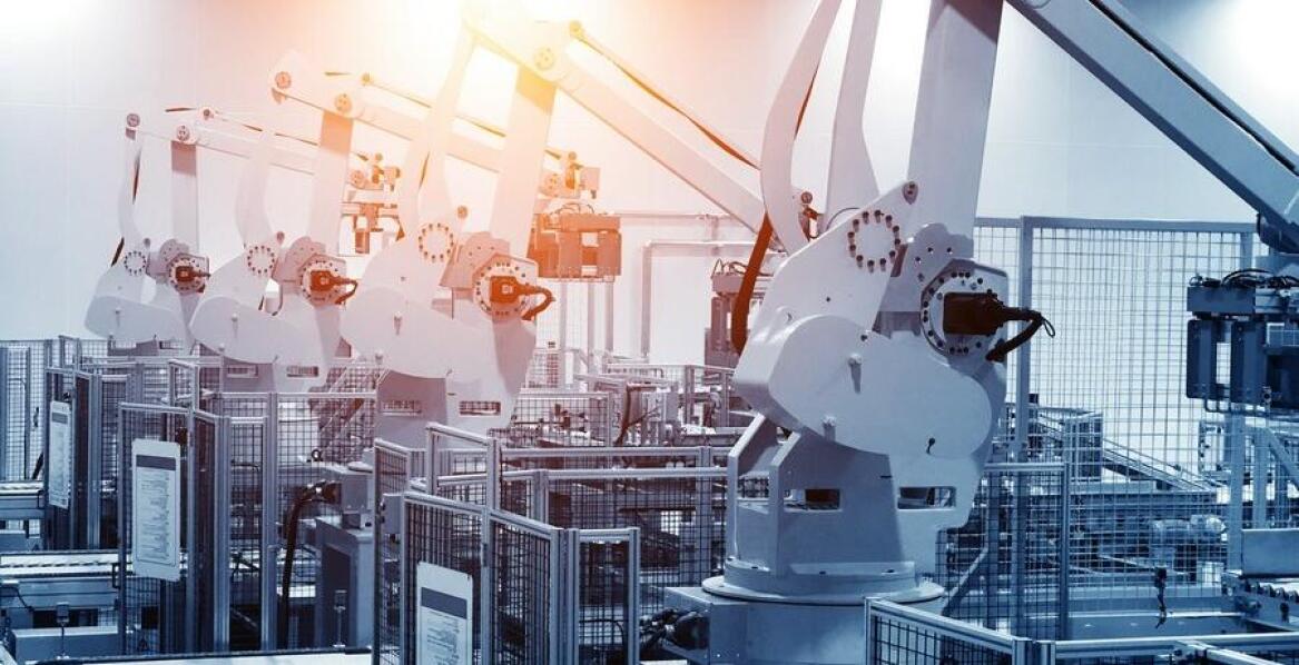 Korzyści z zastosowania zrobotyzowanych stanowisk pracy w produkcji