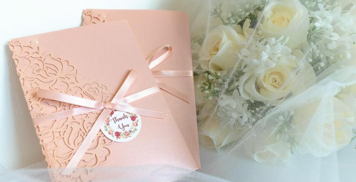 Jak zapakować broszkę na prezent, aby zrobiła wrażenie?