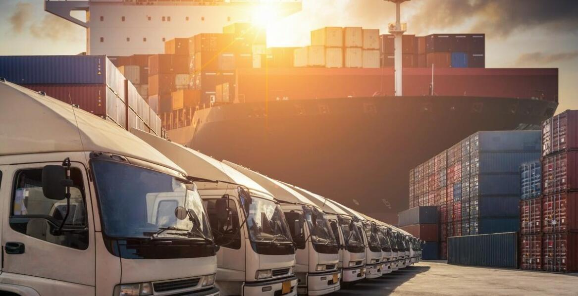 Jakie są zalety korzystania z nowoczesnej floty transportowej w dostawach paliw?