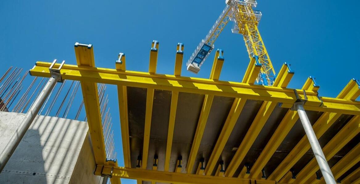 Rusztowania elewacyjne a ich wpływ na efektywność pracy na budowie